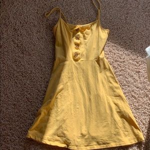 Pretty yellow sundress!